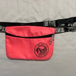 PINK Fanny pack. Still looks very new and used only a fee times.